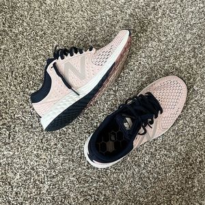 Women New Balance tennis shoes!